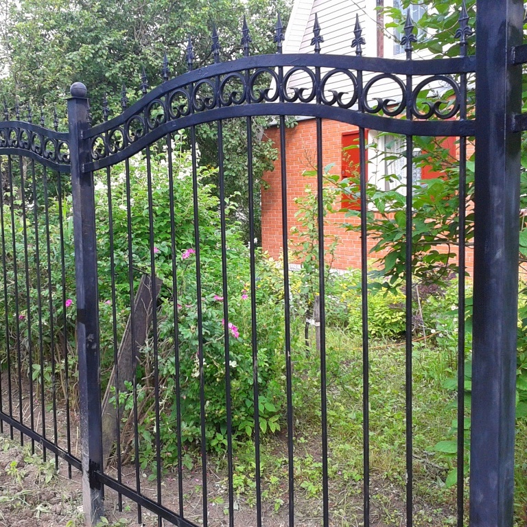 Забор для дома. Металлический забор