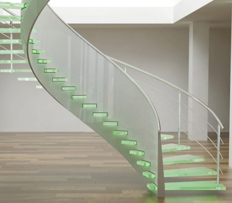 Металлические и стеклянные лестницы в доме